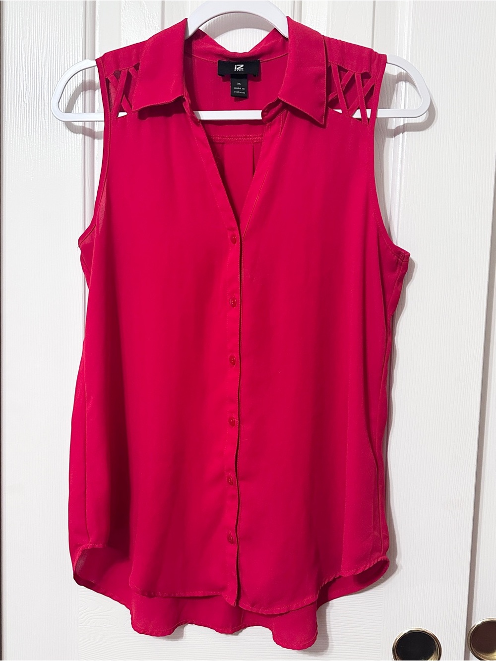 Iz Byer Bright red Sleeveless Button-Front blouse with Lattice Shoulder